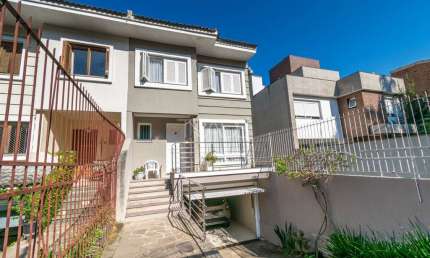 Casa com 3 quartos à venda na Rua Conselheiro Xavier da Costa, 2455, Jardim Isabel, Porto Alegre por R$ 890.000