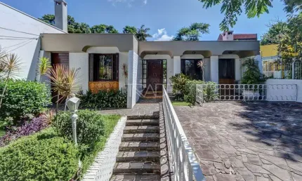 Casa com 4 quartos à venda na Avenida Pereira Passos, 796, Vila Assunção, Porto Alegre por R$ 1.200.000