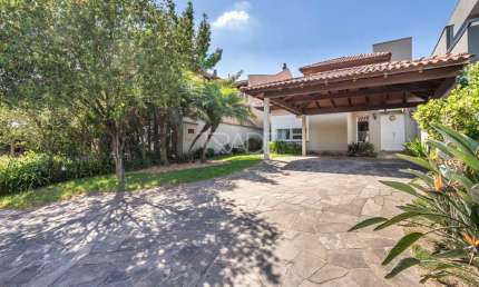 Casa em condomínio fechado com 3 quartos à venda na Avenida Juca Batista, 8000, Belém Novo, Porto Alegre por R$ 1.685.000