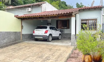 Casa com 3 quartos à venda na Avenida Vicente Monteggia, 2406, Cavalhada, Porto Alegre por R$ 495.000