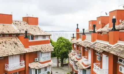 Casa em condomínio fechado com 4 quartos à venda na Avenida Guaíba, 4400, Vila Assunção, Porto Alegre por R$ 1.300.000