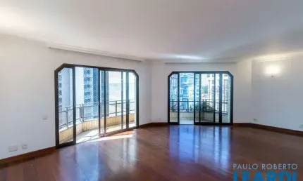 Apartamento com 3 quartos para alugar no Itaim Bibi, São Paulo 