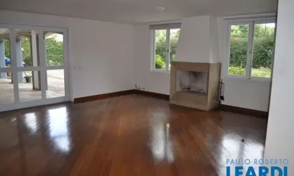 Casa com 4 quartos para alugar no Real Parque, São Paulo 
