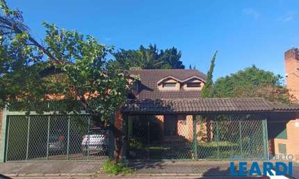 Casa com 5 quartos para alugar no Jardim Petrópolis, São Paulo 