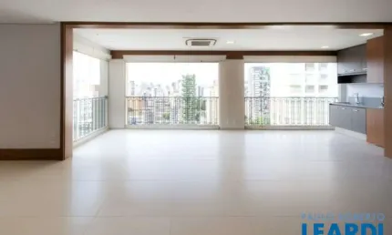 Apartamento com 2 quartos para alugar na Vila Olímpia, São Paulo 