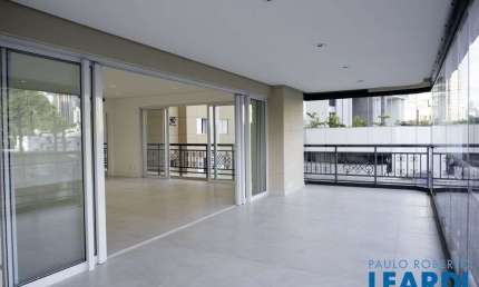 Apartamento com 4 quartos para alugar na Vila Olímpia, São Paulo 