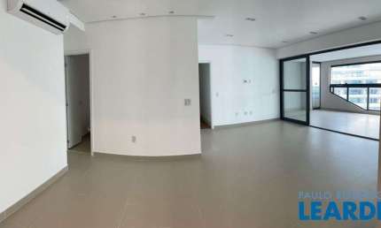 Apartamento com 3 quartos para alugar na Chácara Santo Antônio, São Paulo 