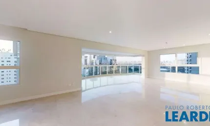 Apartamento com 2 quartos para alugar em Moema, São Paulo 