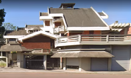 Casa de 1.100 m², com 06 dormitórios (sendo três deles suítes), para venda