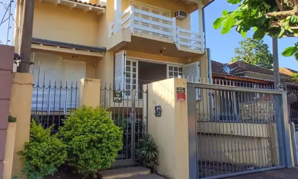 Casa de 270 m², com 03 dormitórios (sendo um deles uma suíte), para venda
