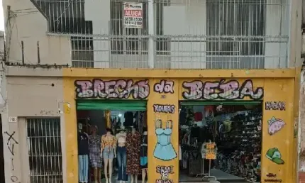 Prédio de 265,39 m², com uma loja e dois apartamentos, para venda