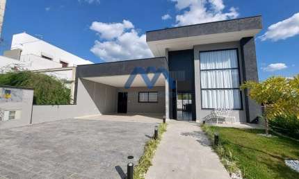 Lindíssima Casa à Venda no Condomínio Villagio de Capri