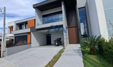 Belíssima Casa à Venda no Condomínio Villagio di Capri
