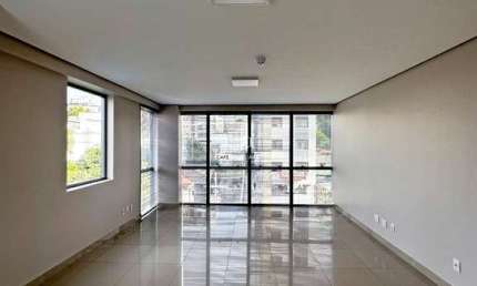Sala comercial para alugar na Rua Eudoro Berlink, 354, Auxiliadora, Porto Alegre por R$ 2.600