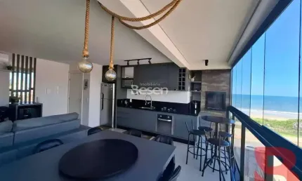 APARTAMENTO MOBILIADO, NA QUADRA DO MAR COM 03 QUARTOS (SENDO 01 SUÍTE) NO CENTRO DE ITAPOÁ/SC.