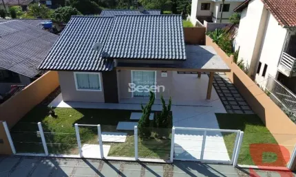 EXCELENTE CASA LOCALIZADA NA QUADRA DO MAR- APENAS 50MTRS DA PRAIA