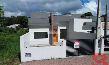 CASA COM EXCELENTE LOCALIZAÇÃO POR R$ 340.000,00 (02 DORMITORIOS, BANHEIRO SOCIAL, SALA E COZINHA, VAGA DE GARAGEM)