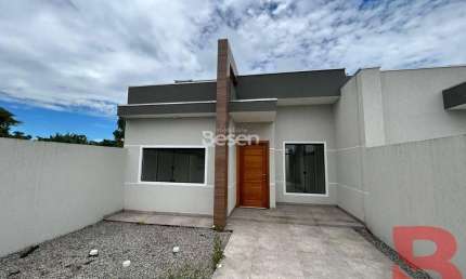 CASA COM EXCELENTE LOCALIZAÇÃO POR R$ 340.000,00 (02 DORMITORIOS, BANHEIRO SOCIAL, SALA E COZINHA, VAGA DE GARAGEM)