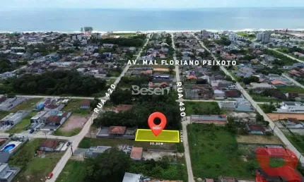 EXCELENTE TERRENO LIMPO E ATERRADO COM 390,00 M² PERTINHO DA PRAIA