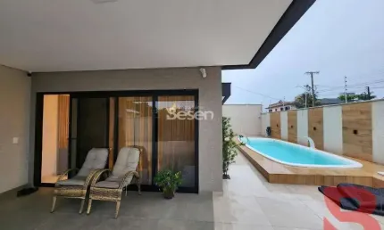 CASA NOVA, COM 03 QUARTOS (01 SUÍTE E 02 DEMI-SUÍTES), PISCINA AQUECIDA, LOCALIZADA EM REGIÃO CENTRAL, RUA 760