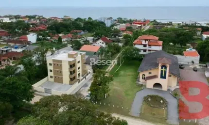 APARTAMENTO TÉRREO COM MÓVEIS PLANEJADOS, ÓTIMO PADRÃO DE ACABAMENTO, 350 MTEROS DO MAR, MUITO BEM LOCALIZADO NA PRAIA DE ITAPOÁ SC