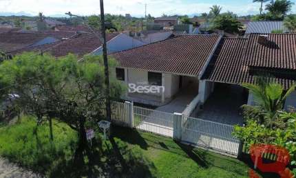 CASA MISTA (ALVENARIA E MADEIRA) + EDICULA COM ÁREA APROXIMADA DE 218,00M2- APENAS 400MTRS DA PRAIA- BARRA DO SAI