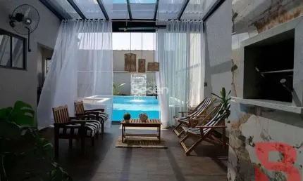 UMA CASA REALMENTE ENCANTANDORA A 200MTS DO MAR! CASA PRONTA PARA MORAR!