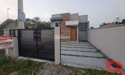 Unidade moderna com 89,99, sala com pé direito alto, 03 quartos e ampla area externa, 02 vagas de garagem..