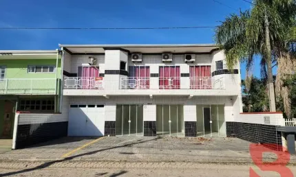 SALA COMERCIAL E 03 APARTAMENTOS A APENAS 100,00m DO MAR e 2km do centro comercial em Itapema do Norte