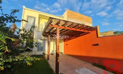 SOBRADO A APENAS 200 METROS DA PRAIA! 4 QUARTOS - PISCINA
