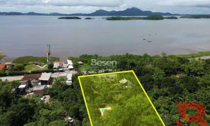 LINDA CHÁCARA COM PISCINA LOCALIZADA NA VILA DA GLORIA/SC