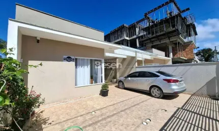 EXCELENTE CASA SEMI MOBILIADA E COM PISCINA NO CENTRO DA CIDADE!