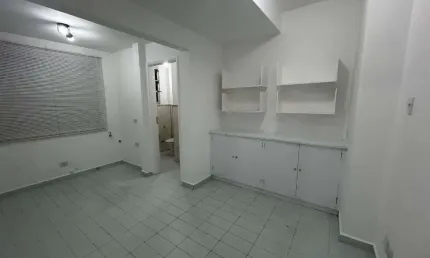 Sala comercial com 2 salas para alugar na Avenida Ana Costa, Gonzaga, Santos, 25 m2 por R$ 2.200