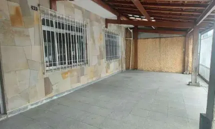 Casa com 3 quartos para alugar na Rua Filomena Maria de Jesus, Jardim Alzira, São Paulo por R$ 2.700