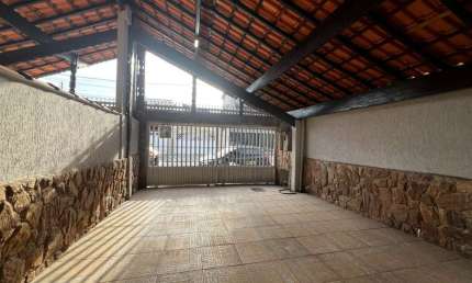 Casa com 3 dormitórios à venda, 194 m² por R$ 750.000,00 - Guilhermina - Praia Grande/SP