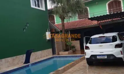 Casa com 3 quartos com edícula e piscina na Vila Tesouro,
