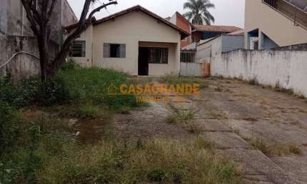 Casa + Edícula com 04 Quartos, 200m² no Jardim Satélite - SJC