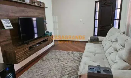Casa com 03 quartos, 110mts no Conj. Trinta e Um de Março