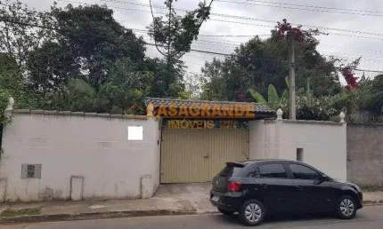 Chácara com 595 m² com casa de 3 quartos no Chácaras Pousada do Vale, SJC