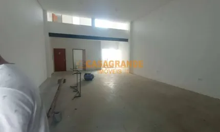 Galpão com mezanino com 110 m² construção em avenida no Jardim Santa Julia