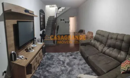 Casa/Sobrado com 03 quartos, 242m² no Residencial União, SJC