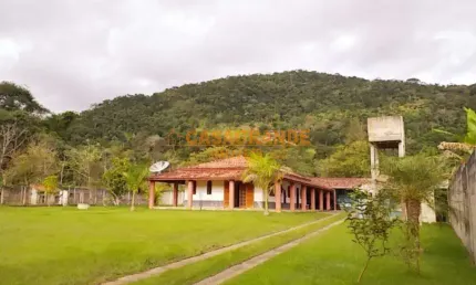 Chácara a venda com uma Área de 2.818,00 M² e Área construída 600 m2