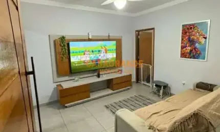 Casa com 02 quartos, no Conjunto Residencial Galo Branco SJC