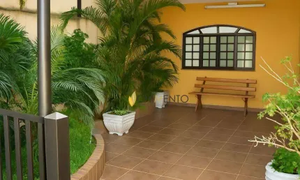 Casa com 3 dormitórios à venda, 204 m² por R$ 780.000 - Utinga - Santo André/SP