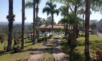 Chácara com 02 casas, 09 dormitórios ao total, à venda, 10.800 m² por R$ 2.000.000 - Parque Agrinco - Guararema/SP
