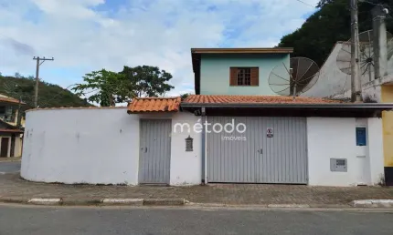 Casa com 3 dormitórios à venda, 250 m² por R$ 900.000,00 - Nogueira - Guararema/SP