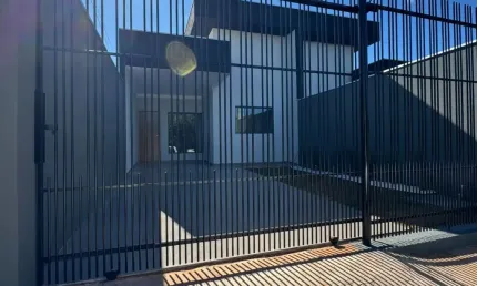 Casa com 3 quartos à venda na Rua Ávila, Loteamento Madrid, Maringá