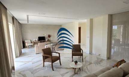 Excelente casa em Patamares! Ampla, arejada, 6/4  todos com varanda, sendo 5 suítes. A suíte do casal possui 80m, com dois banheiros.   Sala dois ambi