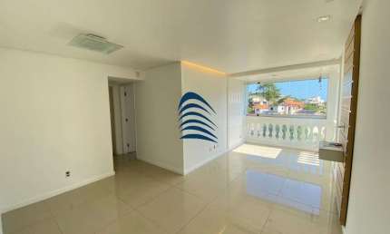 Cobertura em Patamares, com 3 quartos, área gourmet, melhor posição nascente de frente para lagoa, 180 M2, 03 banheiros, 2 vagas de garagem coberta