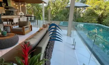Luxuosa Casa com 5 suítes, 739m de área construída, 875m de área do terreno, PORTEIRA FECHADA,